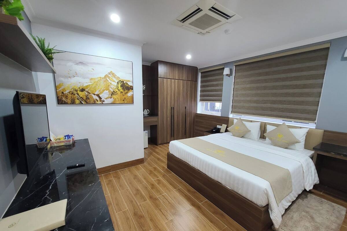 Business Double Room Single Use | In-room safe, desk, blackout drapes, soundproofing