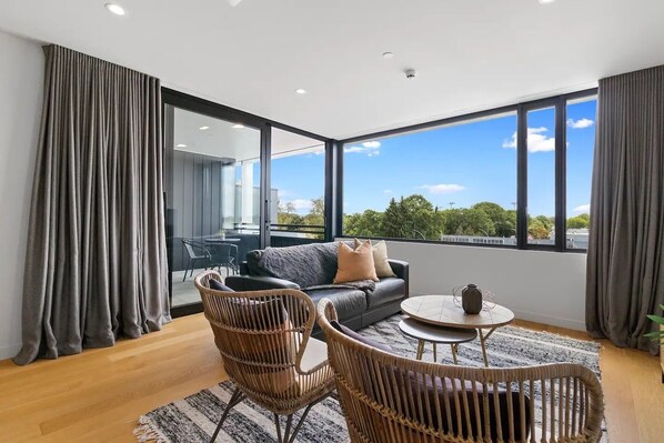 Smart TV, books - Spacious City Centre 1 bedroom apartment - Fibre Internet
(Hamilton)