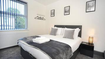 4 bedrooms, iron/ironing board, free WiFi, bed sheets
