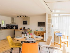 Dining - Belvédère sur la Mer by Interhome (Locquirec)