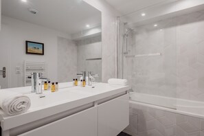 Bathtub, hair dryer, towels