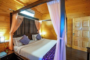 3 bedrooms, Egyptian cotton sheets, premium bedding, down duvets