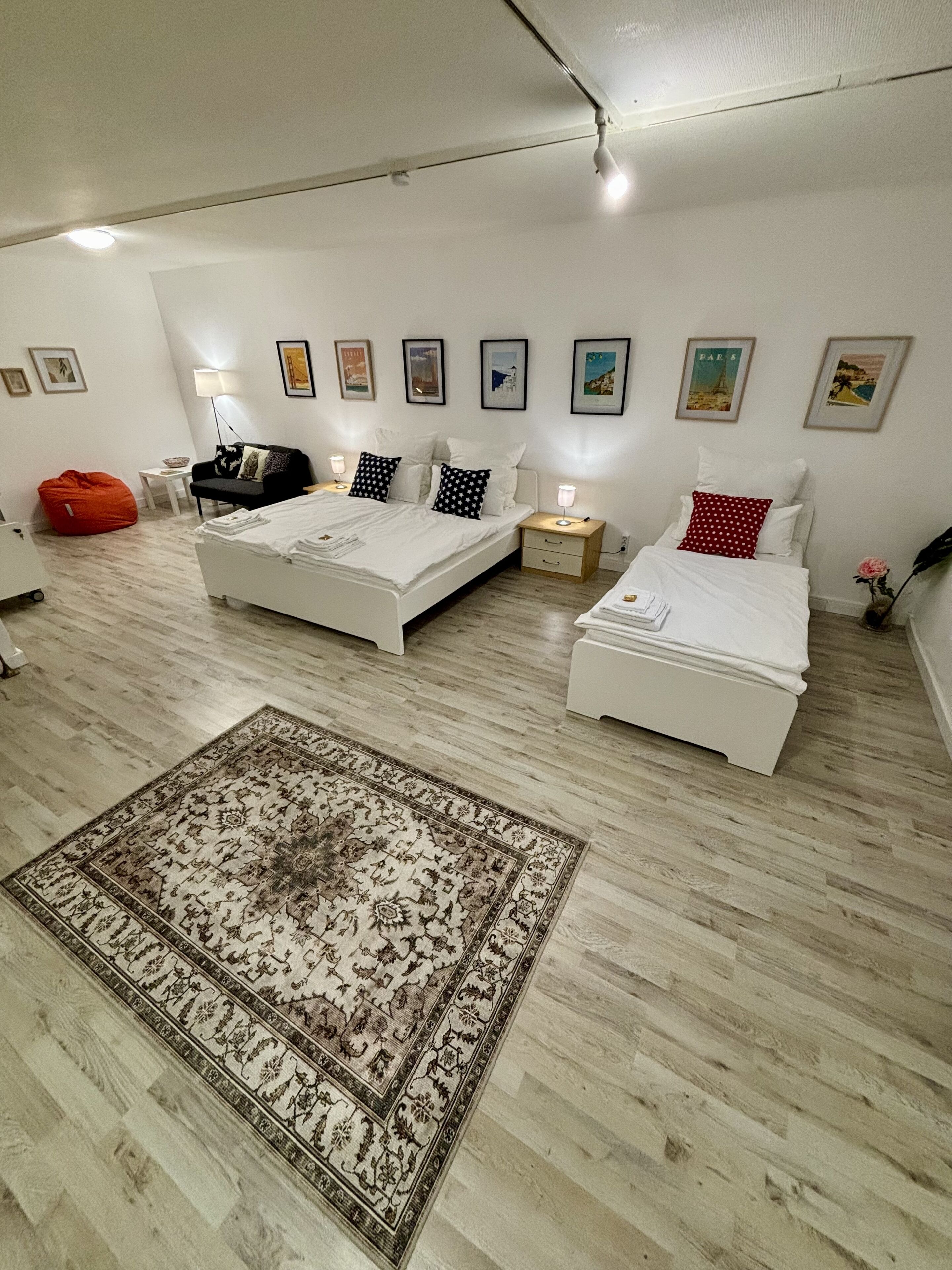1 habitación, escritorio, tabla de planchar con plancha y wifi gratis 