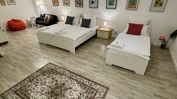 1 habitación, escritorio, tabla de planchar con plancha y wifi gratis