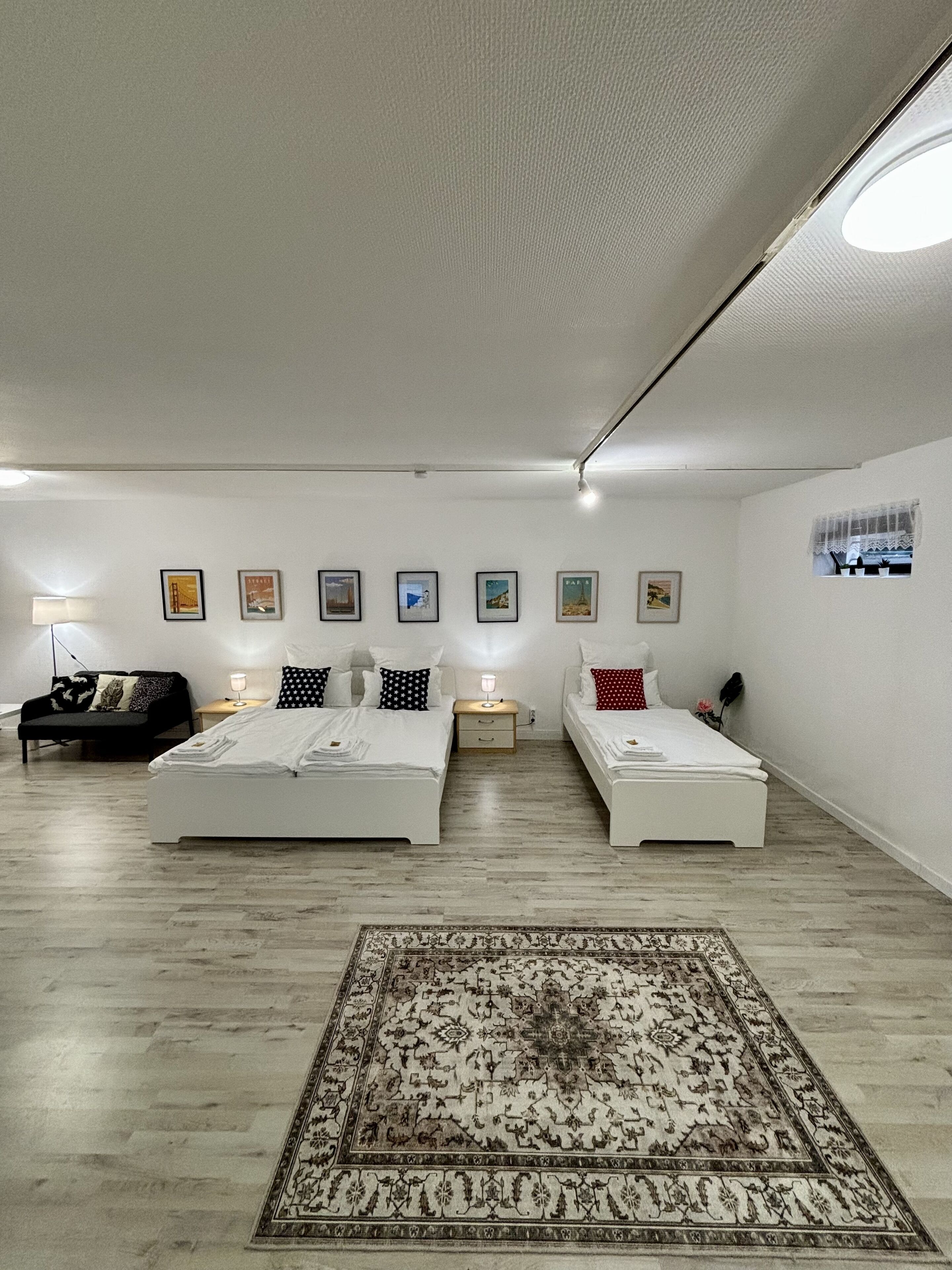 1 habitación, escritorio, tabla de planchar con plancha y wifi gratis 