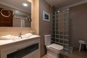 Shower, towels