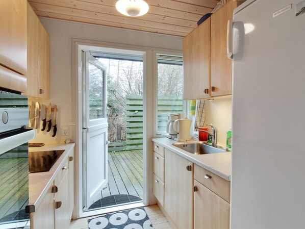 Fridge, microwave, oven, cookware/dishes/utensils