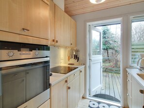 Fridge, microwave, oven, cookware/dishes/utensils - "Leif" - 550m from the sea by Interhome (Løkken)