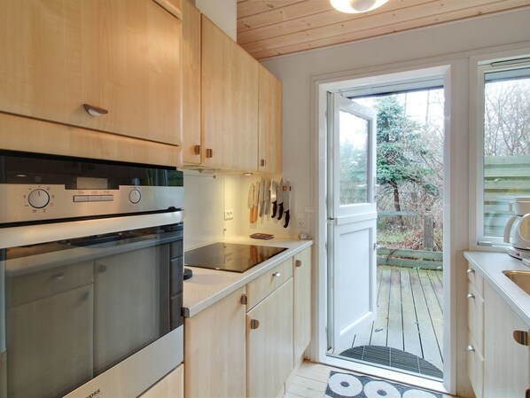 Fridge, microwave, oven, cookware/dishes/utensils