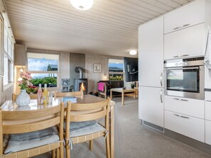 Kjøleskap, mikrobølgeovn, ovn og oppvaskmaskin