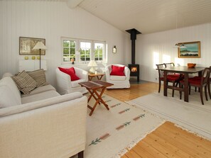TV, fireplace, DVD player