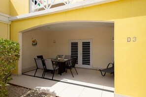 屋外ダイニングエリア