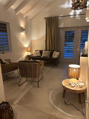 Una televisión, una oficina