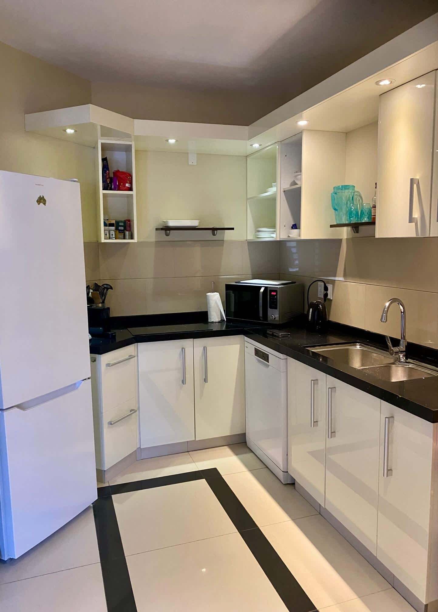 Fridge, microwave, stovetop, dishwasher