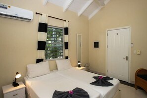1 bedroom, WiFi, bed sheets - Caracara G1 Relax & Dive Resort Bonaire Village (Kralendijk)