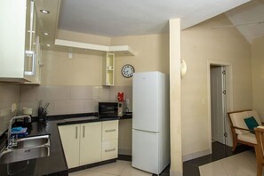 Fridge, microwave, dishwasher, coffee/tea maker - Caracara G1 Relax & Dive Resort Bonaire Village (Kralendijk)