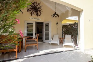 Outdoor dining - Caracara H1 Relax & Dive Resort Bonaire Village (Kralendijk)