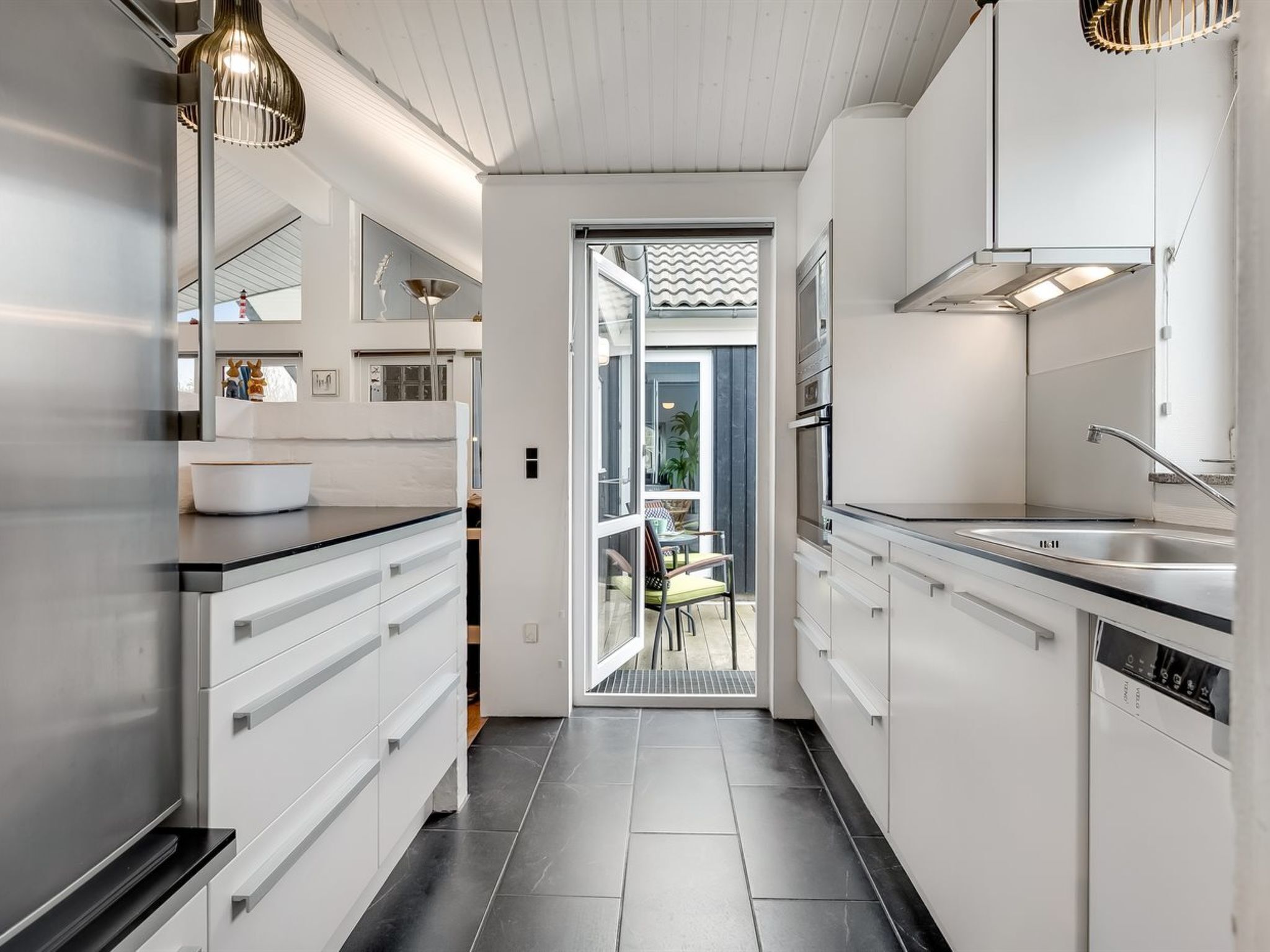 Fridge, microwave, dishwasher, cookware/dishes/utensils