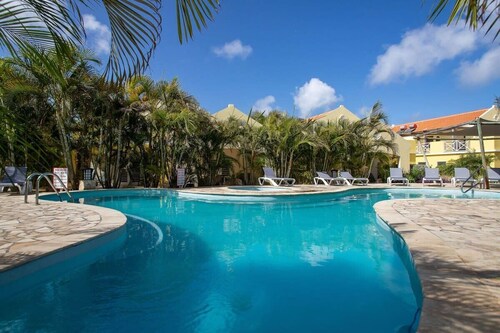 Caracara M4 Relax & Dive Resort Bonaire Village