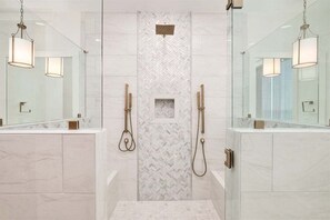 Badewanne, Haartrockner, Handtücher