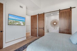 8 bedrooms, free WiFi, bed sheets