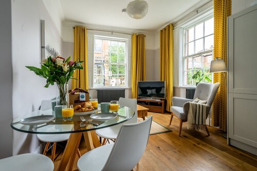 A family retreat that sleeps 4 guests in 2 bedrooms