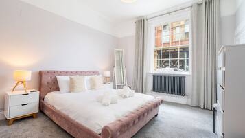 2 bedrooms, iron/ironing board, Internet