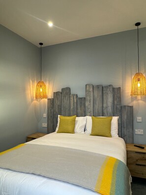 Deluxe Suite | 1 bedroom, individually decorated, individually furnished, desk