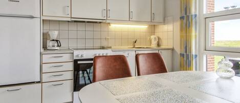 Fridge, oven, dishwasher, cookware/dishes/utensils