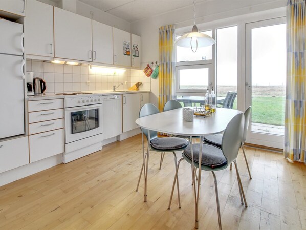 Fridge, oven, dishwasher, cookware/dishes/utensils