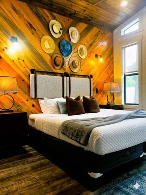 3 bedrooms, iron/ironing board, WiFi, bed sheets - New! Luxury Cabin Retreat Hot Tub-Playset-Firepit (Broken Bow)