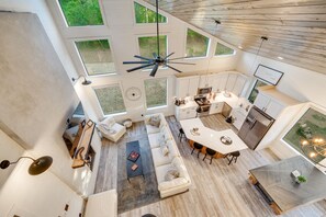 Fernseher, Kamin, Arbeitsbereiche