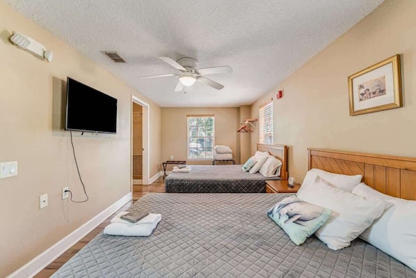 1 bedroom, WiFi, bed sheets