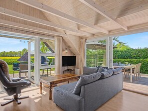 TV, fireplace, DVD player - "Elbert" - 100m from the sea by Interhome (Otterup)