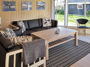 Fernseher, Kamin, DVD-Player