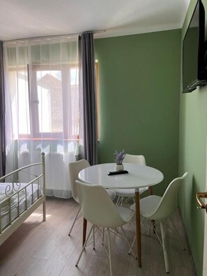 Basic Room, 1 Double Bed | 1 bedroom, desk, free WiFi - PREMONT STUDIOS GHIMBAV (Ghimbav)