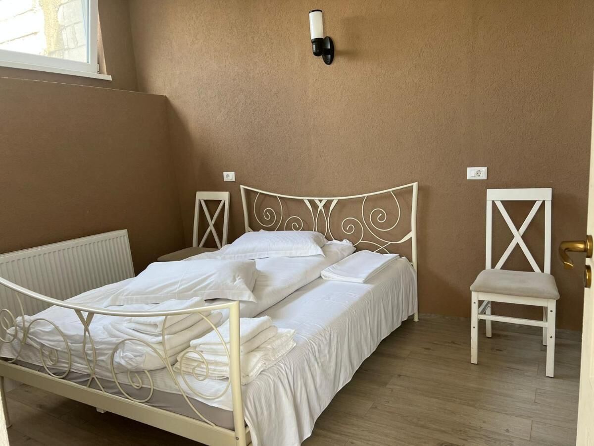 1 habitación, escritorio, wifi gratis y muebles diferentes 