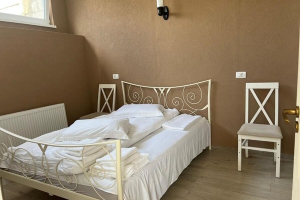 1 habitación, escritorio, wifi gratis y muebles diferentes