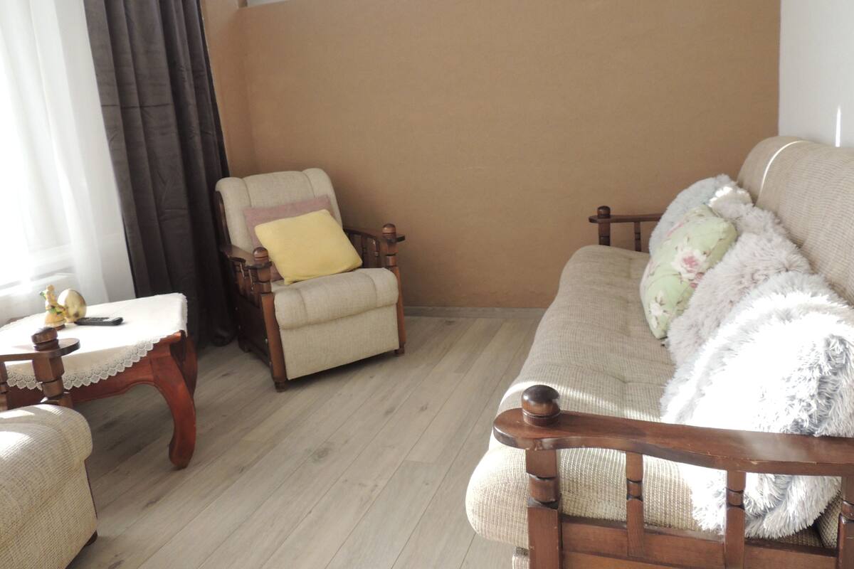 1 habitación, escritorio, wifi gratis y muebles diferentes