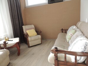 1 habitación, escritorio, wifi gratis y muebles diferentes