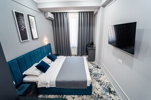 Premium bedding, down duvets, in-room safe, desk - Hamilton (Tashkent)