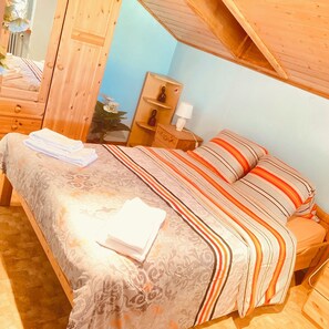 3 bedrooms, desk, iron/ironing board, travel cot - Spacious Apartment with 3 bedrooms, 2 bathrooms, kitchen and living room  (Poschiavo)