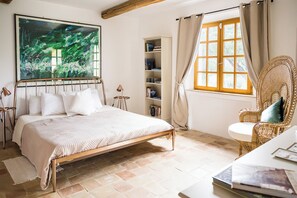 6 Schlafzimmer, Schreibtisch, Bügeleisen/Bügelbrett, WLAN