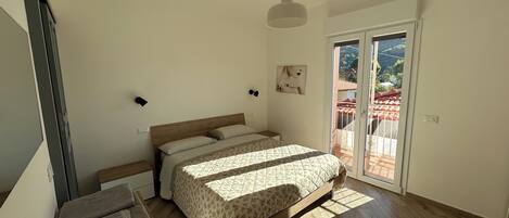 2 室のベッドルーム、アイロン / アイロン台、WiFi、ベッドシーツ