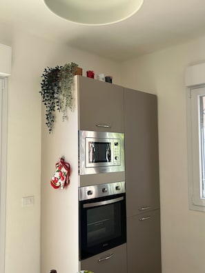 Refrigerador, horno, placa de cocina, lavavajillas