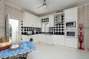 Fridge, oven, dishwasher, coffee/tea maker