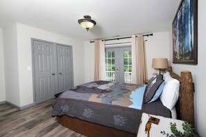3 bedrooms, iron/ironing board, free WiFi, bed sheets - Upscale, pet friendly 3BR w/ game room, fenced-in yard, and high end design! (Sevierville)