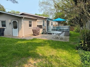 Outdoor dining - Beach Walk Getaway (South Haven)