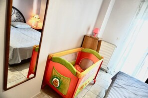 2 chambres, fer et planche à repasser, Wi-Fi, draps fournis