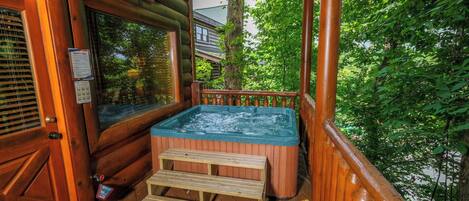 Outdoor spa tub